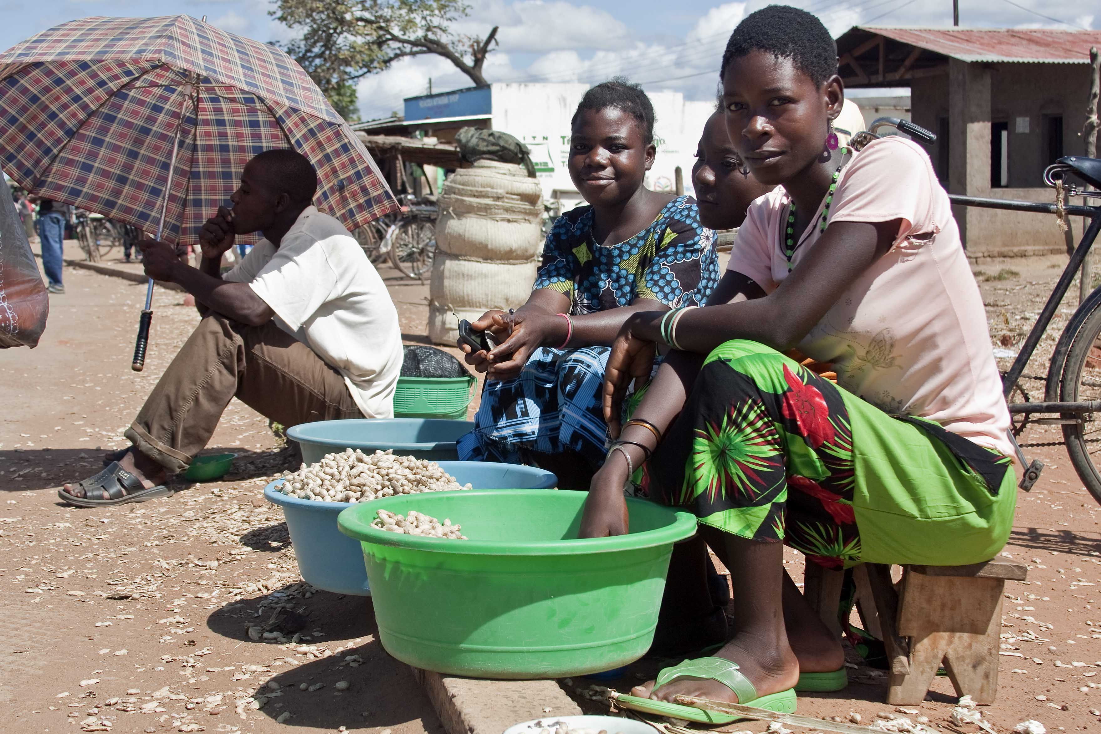 Women_in_Salima_District_Malawi.jpg